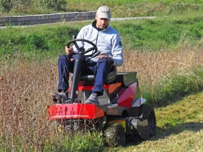 Tractor cortacésped desbrozador eléctrico CaRINO 48V/200 Ah 110 cm - Nuevo - Imagen 2