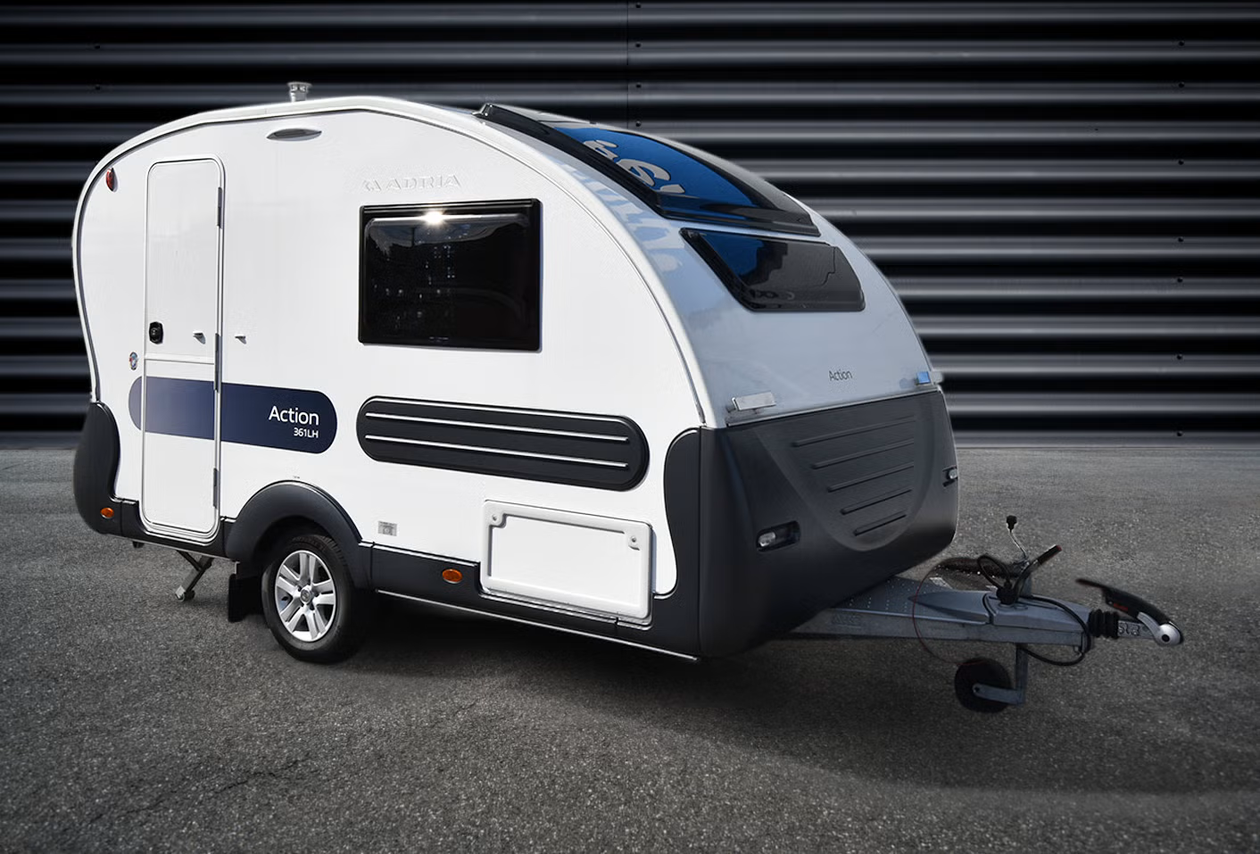 3kik Caravana Adria Action 361 LH 3 plazas 523 cm 1.100 kg - Nuevo 2024 - Imagen 1